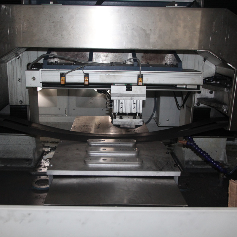 Cuerpo recto de acero inoxidable de la válvula de desagüe de piso de la máquina del trefilado del panel de la cerradura del metal