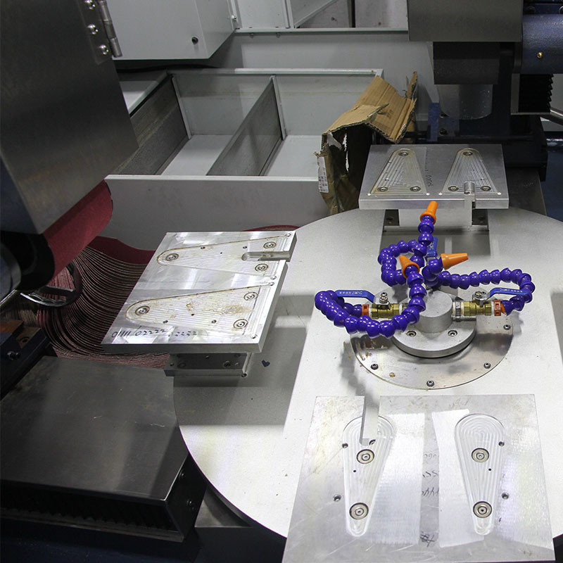 Máquina de pulido CNC personalizada para pulir la superficie del metal rotativo