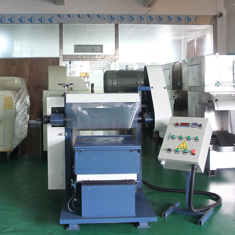 Máquina de pulido de metal plano personalizada de 600 * 600 mm de alta eficiencia de pulido automático de metal para plantas de fabricación